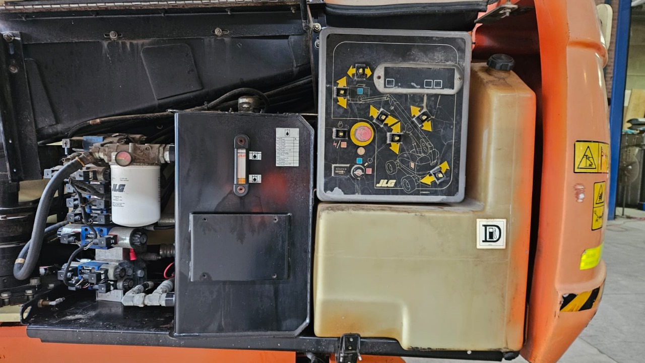 Sold - Scissor Lift - View 3